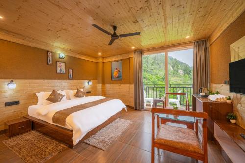 Postel nebo postele na pokoji v ubytování The Nature Retreat I Vacations I Conference I MICE I Family Events I Kufri by Exotic Stays