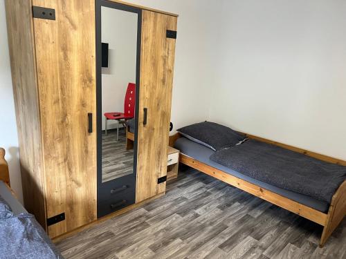 Ένα ή περισσότερα κρεβάτια σε δωμάτιο στο Bungalow Neuss