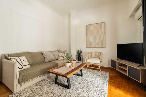 YestayHomes Two Bedroom Apartment Tsakalof