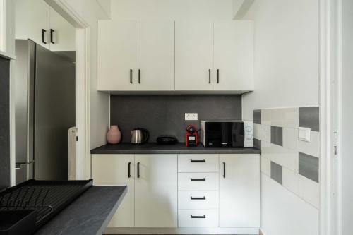 YestayHomes Two Bedroom Apartment Tsakalof