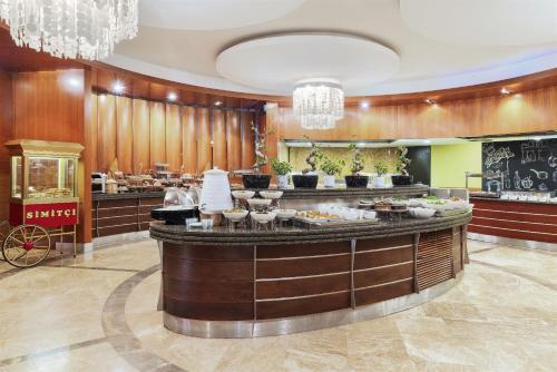 Um restaurante ou outro lugar para comer em Kempinski Hotel Barbaros Bay Bodrum