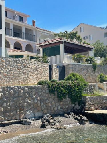 Sea View apartments by Vivi