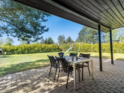 Zahrada ubytování Holiday Home Lars - 250m from the sea by Interhome