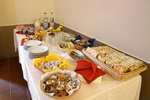 Makanan di atau berdekatan asrama