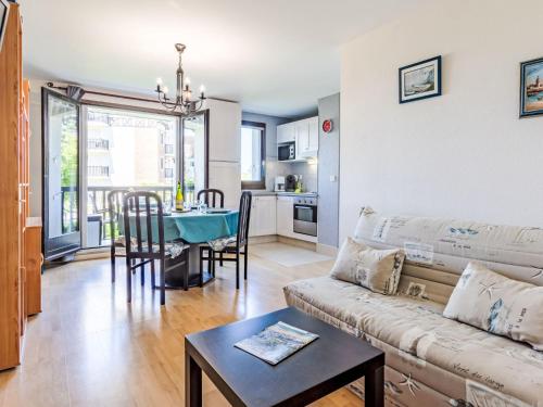 Zdjęcie z galerii obiektu Apartment Fleur Marine-32 by Interhome w mieście Cabourg