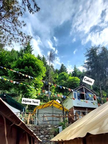 Gambar di galeri bagi Birds Home : Rustic Cabins & Canvas Retreat di Dalhousie