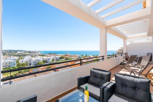 Penthouse La Cala with dual terraces and spectacular ocean views