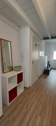 an empty room with a mirror and a sink at Tomarhousing - Templar in Tomar