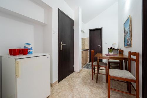 Dapur atau dapur kecil di Garni Hotel S Coast