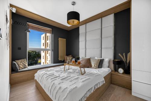 Warsaw Wola Apartment - Parking, Balcony, Workdesk - by Rentujemy