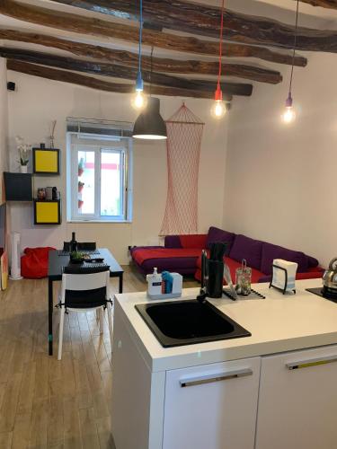 a kitchen and living room with a red couch at IL GINEPRO house in Cagliari