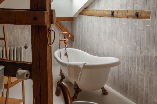 a bathroom with a white bath tub in a room at GOYA Vitality Hotel in Voderady