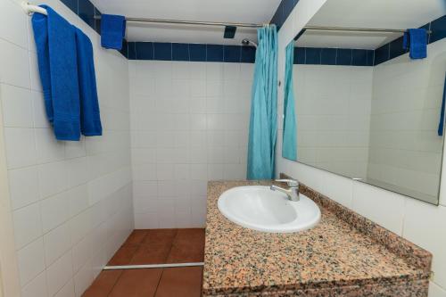 Ванна кімната в Apartamentos LIVVO Puerto Bello