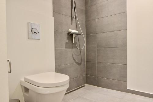 a bathroom with a toilet and a shower at Private 1-bed townhouse w terraces in Aarhus