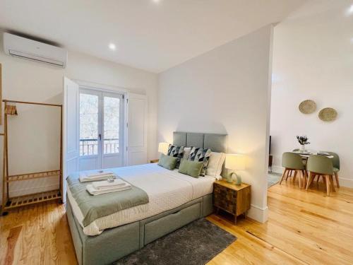 Postel nebo postele na pokoji v ubytování The Green House - Oporto Charming Apartment
