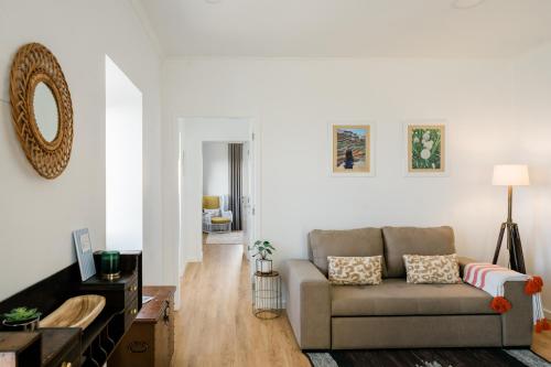 a living room with a couch and a table at Casa Ti'Rosa in Caniço
