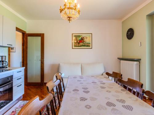 Η κουζίνα ή μικρή κουζίνα στο Holiday Home Cardana by Interhome