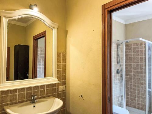 Ένα μπάνιο στο Apartment A Ca' de Giù by Interhome