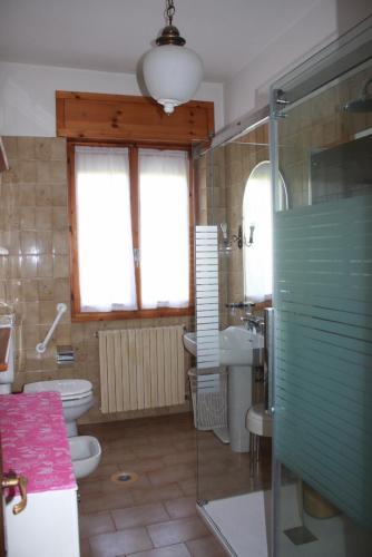 a bathroom with a toilet and a sink at Villino Maria in Dazio