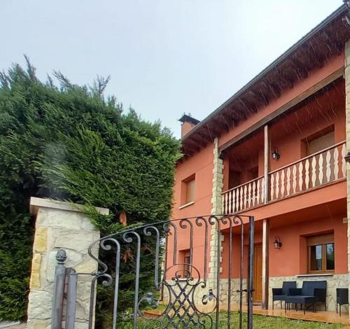 a building with a gate in front of it at Abuela Carmen in Riaño
