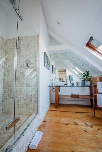 a bathroom with a walk in shower and a sink at Bonne Esperance Villa in Stellenbosch