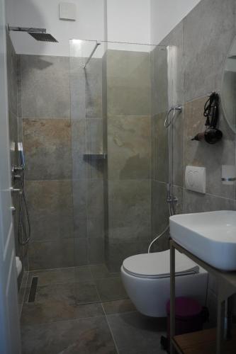 Ένα μπάνιο στο Vila Sofia Gllava - Resort