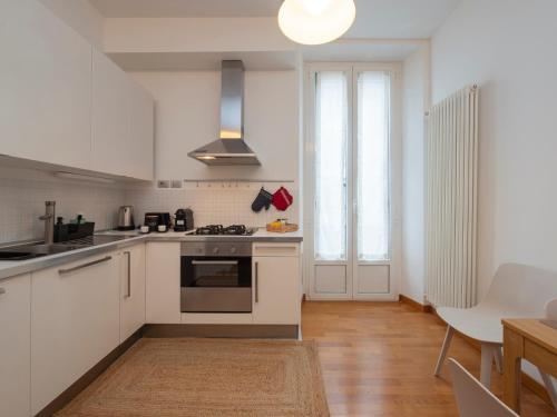 Contemporary Appartament in Vibrant Isola