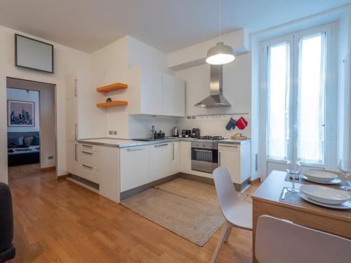 Contemporary Appartament in Vibrant Isola