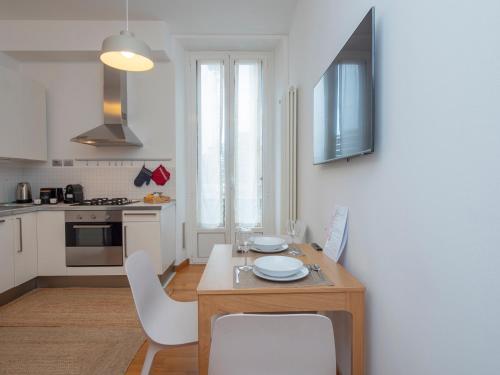 Contemporary Appartament in Vibrant Isola
