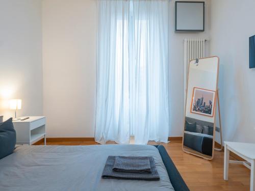 Contemporary Appartament in Vibrant Isola