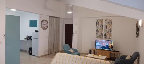 TV/Unterhaltungsangebot in der Unterkunft NANA- Grand appartement Cosy-A 42- Vue Panoramique- Cuisine équipée- CLIM-WIFI-Terrasse