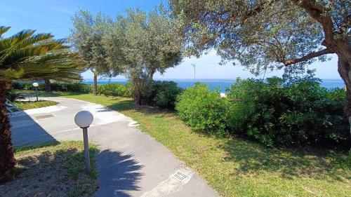 a path with a parking meter next to the ocean at La Dea del Mare in Ischia