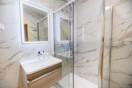 a bathroom with a sink and a shower at B&B Mio Nonno Rooms Ljubljana Ex Bizeljčan Rooms in Ljubljana