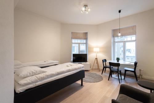 Ένα ή περισσότερα κρεβάτια σε δωμάτιο στο Forenom Serviced Apartments Turku Uudenmaankatu