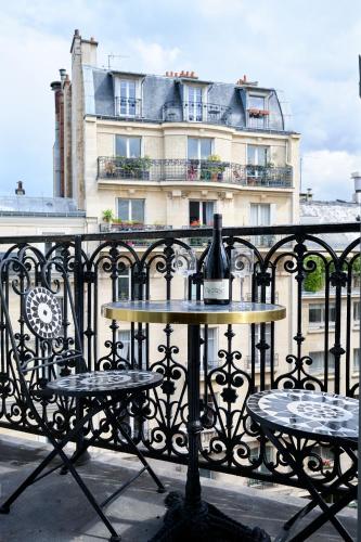 Studio design tout équipé avec balcon