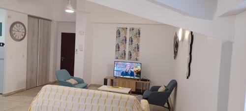 TV/Unterhaltungsangebot in der Unterkunft NANA- Grand appartement Cosy-A 42- Vue Panoramique- Cuisine équipée- CLIM-WIFI-Terrasse
