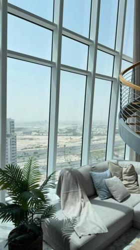 Un lugar para sentarse en Charming Duplex 1 Bdr Apartment