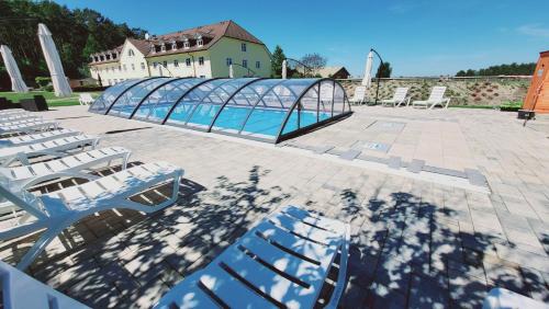 Bazén v ubytování Ferien Hotel Fläming nebo v jeho okolí