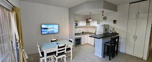 Dapur atau dapur kecil di Nuestra Recova 2 en Pilar BsAs