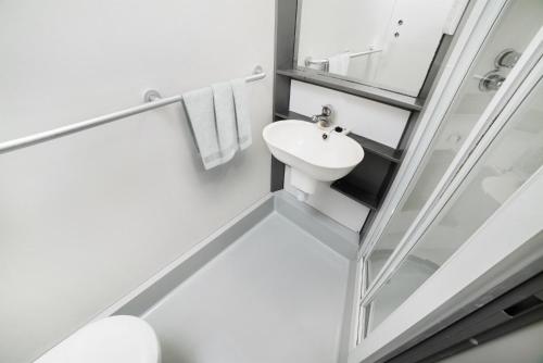 Un baño de Student Only Chapter Islington in London