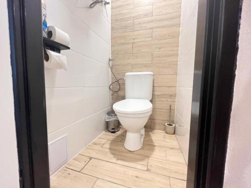Un baño de Monstera II - economy