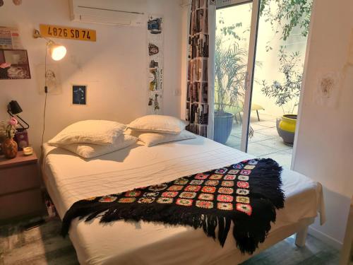 Loft lumineux et calme, hyper centre, 4 chambres, 2 patios, garage privatif