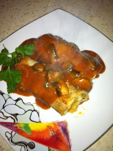 Makanan di atau berdekatan rumah tamu ini