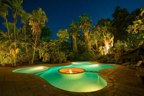 a swimming pool with a fire pit in the middle at Hotel Bambu in Santiago Atitlán