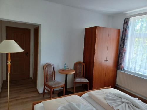 Una cama o camas en una habitación de Hotel Zittauer Hütte