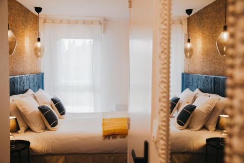 Ein Bett oder Betten in einem Zimmer der Unterkunft Hôtel de la Brière et Restaurant Les Krapados