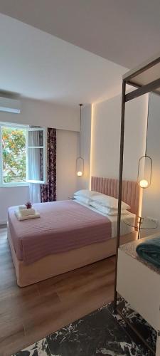 Ένα ή περισσότερα κρεβάτια σε δωμάτιο στο MUSES LUXURY SUITES
