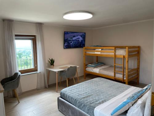 Postel nebo postele na pokoji v ubytování RESORT Panoramico Canale Suite - private parking - Natural Park