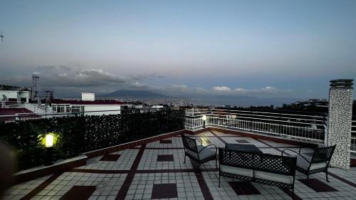 Balkoni atau teres di yoyo House Luxury Napoli