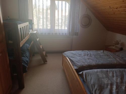 Una cama o camas en una habitación de Schwarzwaldliebe